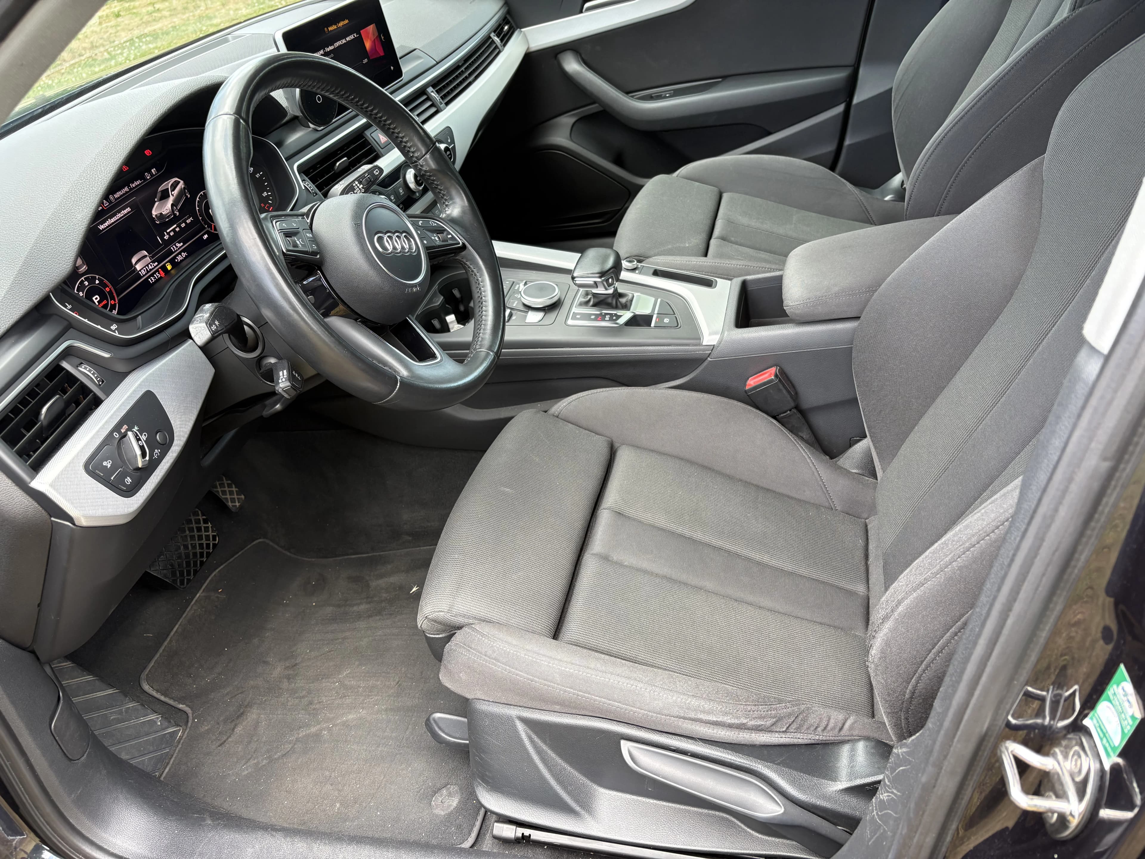 Használt Audi A4 Avant Design S-tronic eladó Zalaegerszegen – fotó 4