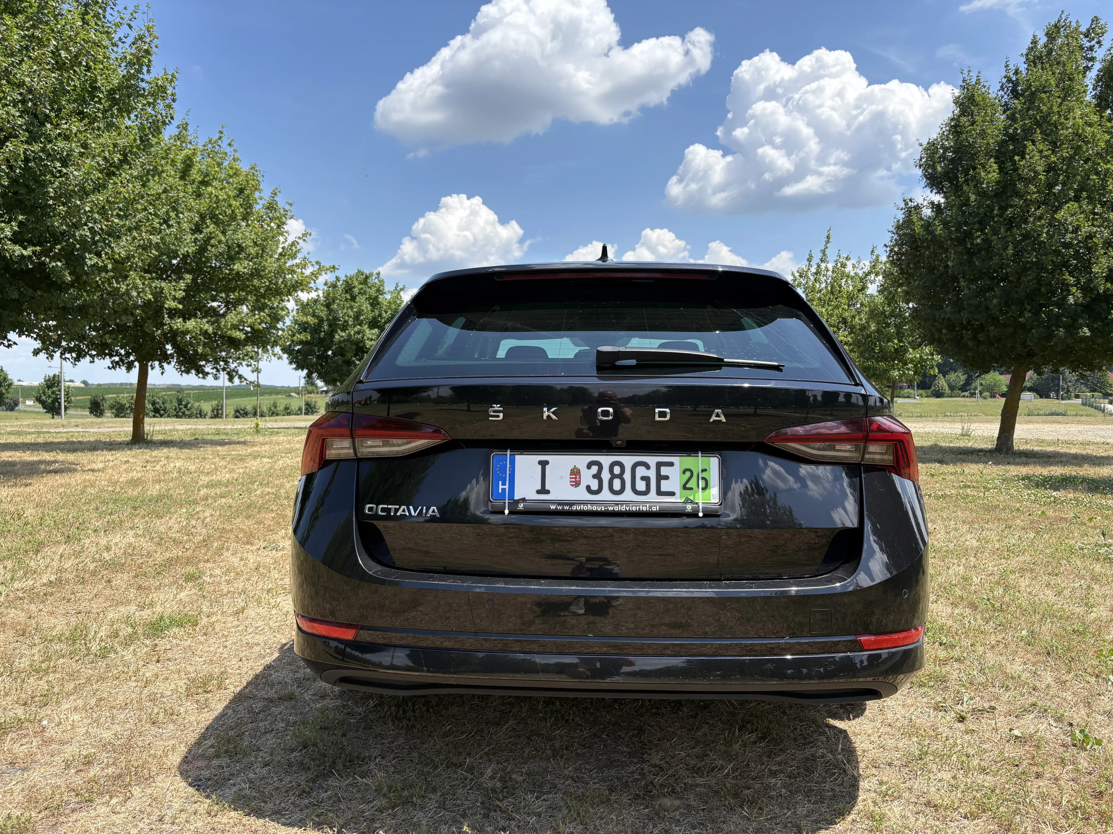 Használt Skoda Octavia Combi 2.0 TDI DSG eladó Zalaegerszegen – fotó 5