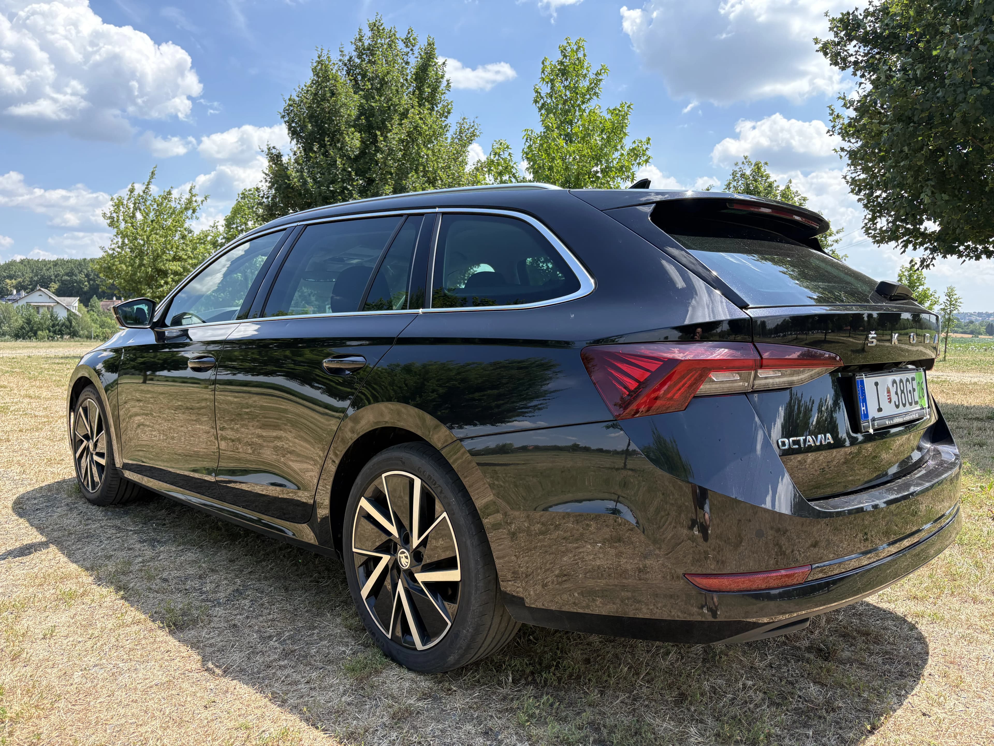 Használt Skoda Octavia Combi 2.0 TDI DSG eladó Zalaegerszegen – fotó 6